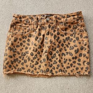 Abercrombie & Fitch Low Rise Leopard Print Micro Mini Skirt Casual